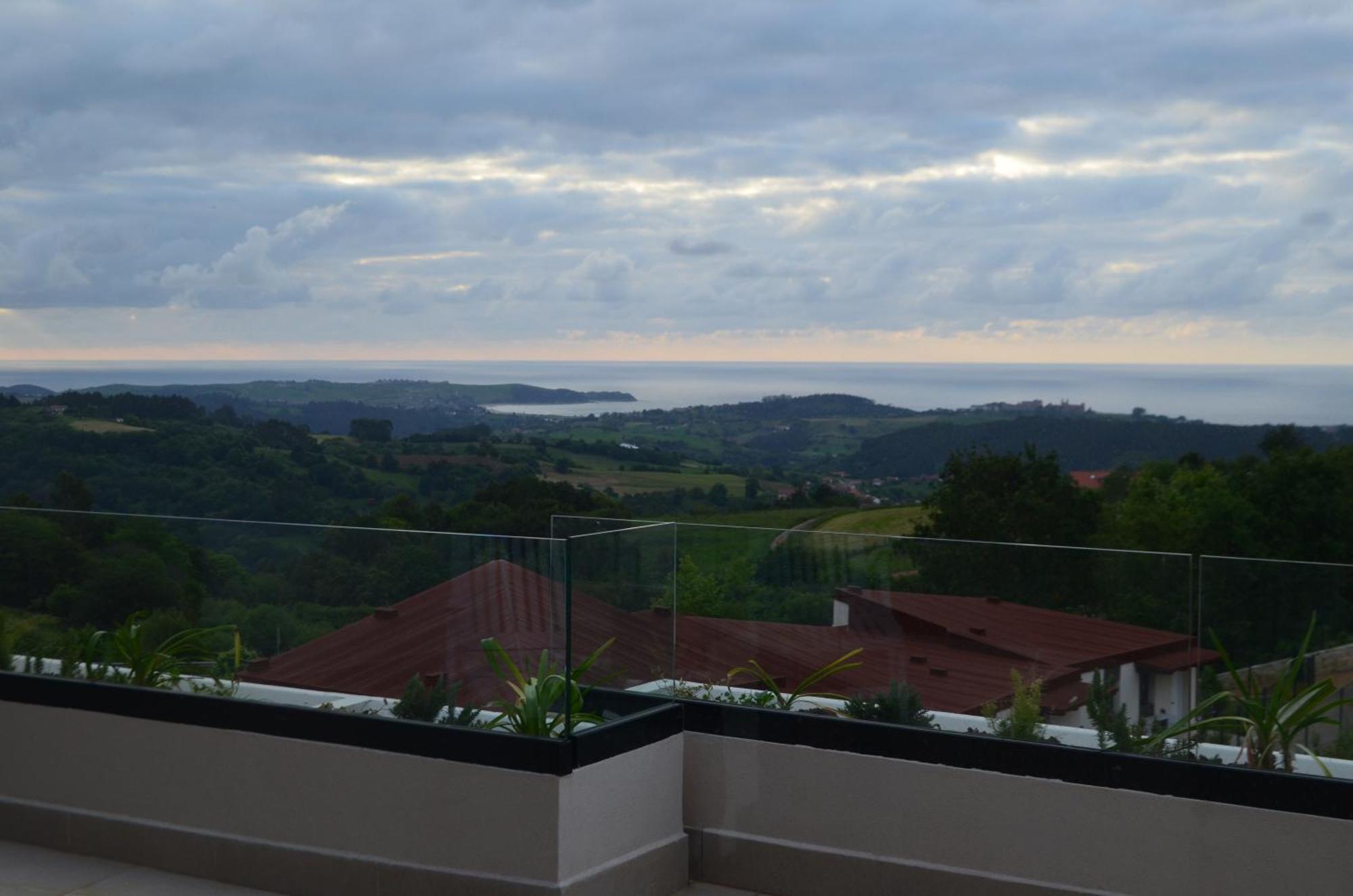 Mirador Playa De Oyambre-vista Al Mar Y Jardin Canales (Cantabria)