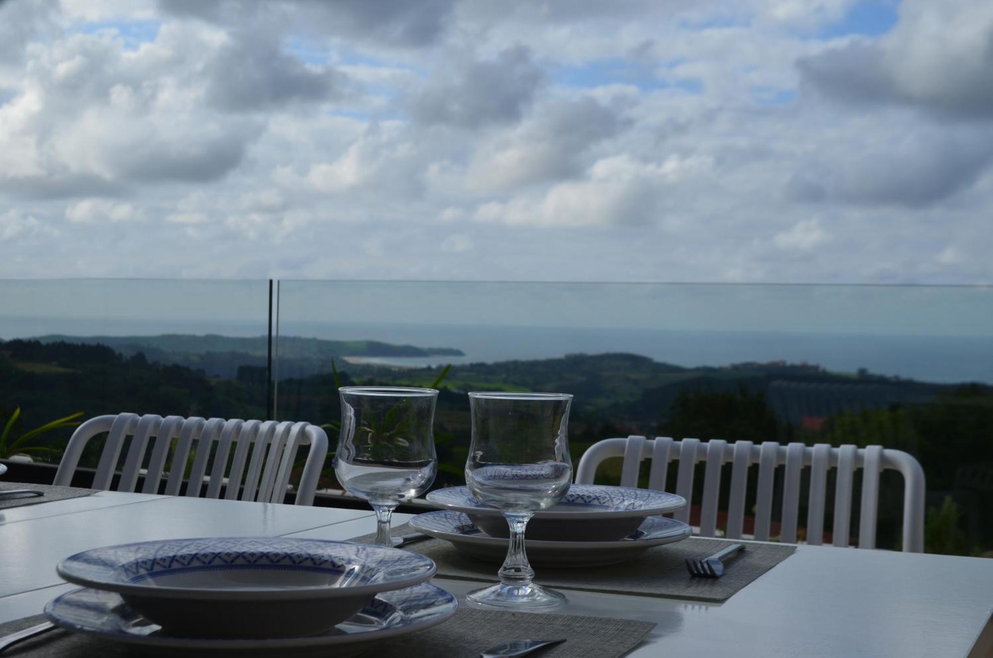 Mirador Playa De Oyambre-vista Al Mar Y Jardin Holiday home
